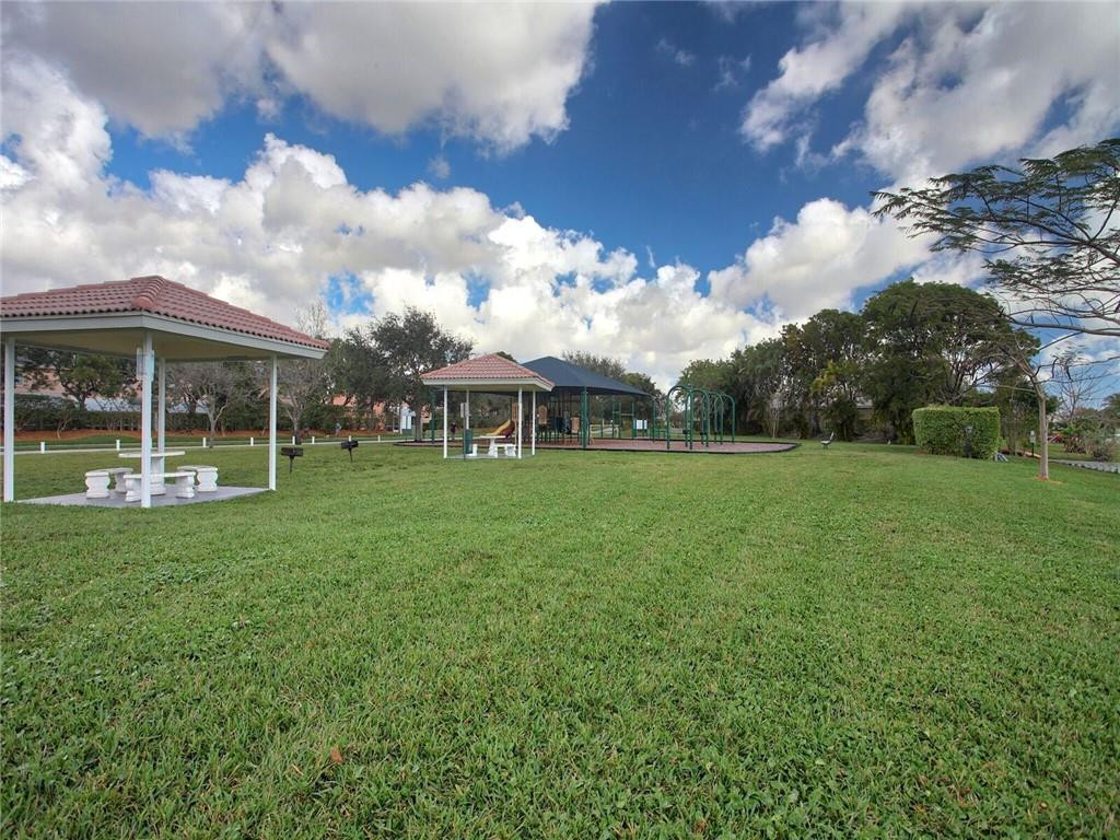 1427 SW 48th Ter