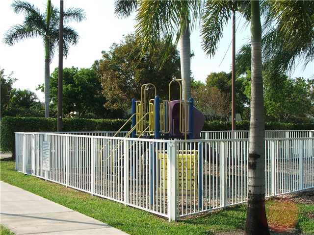 1427 SW 48th Ter