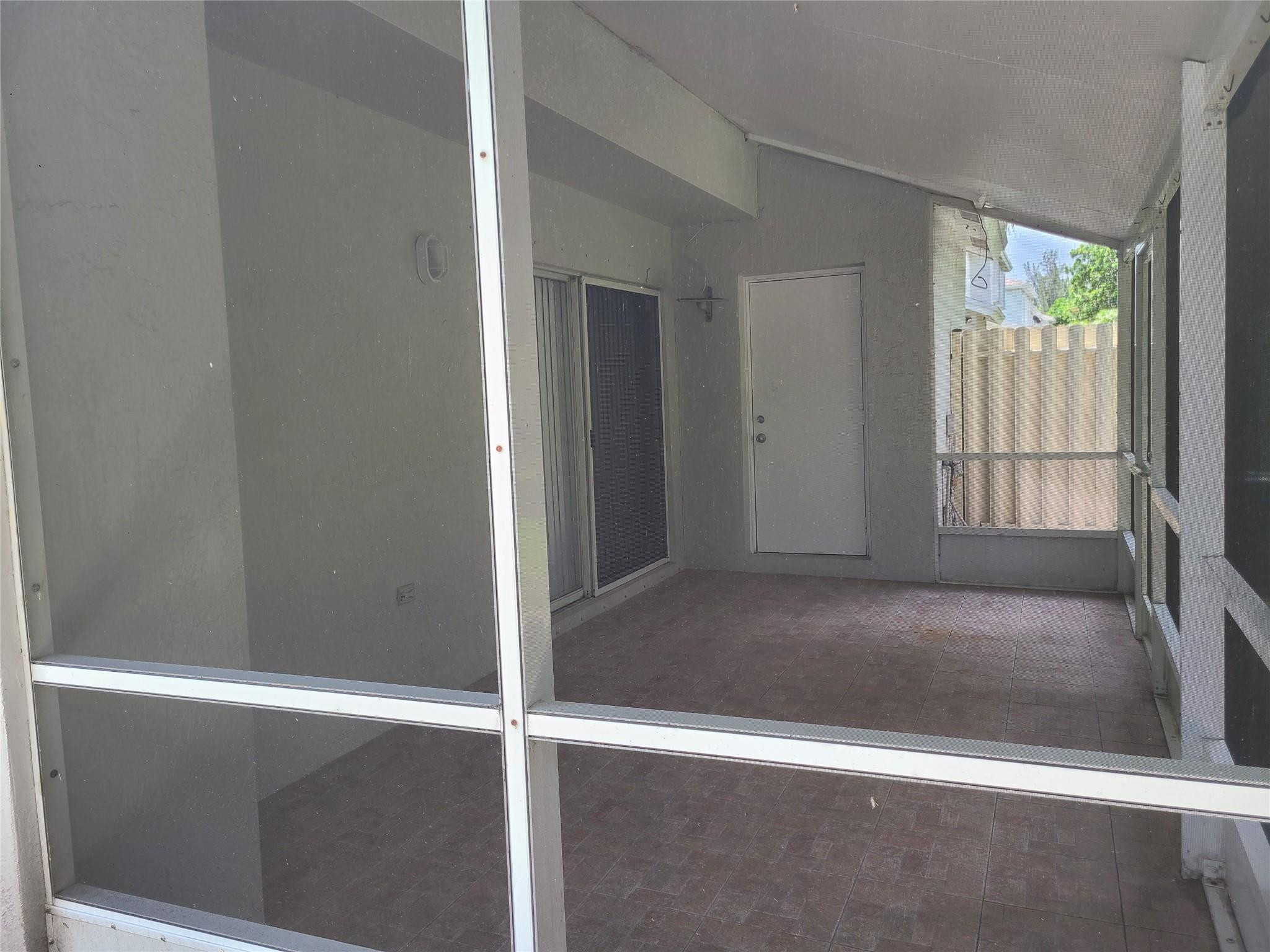 1427 SW 48th Ter