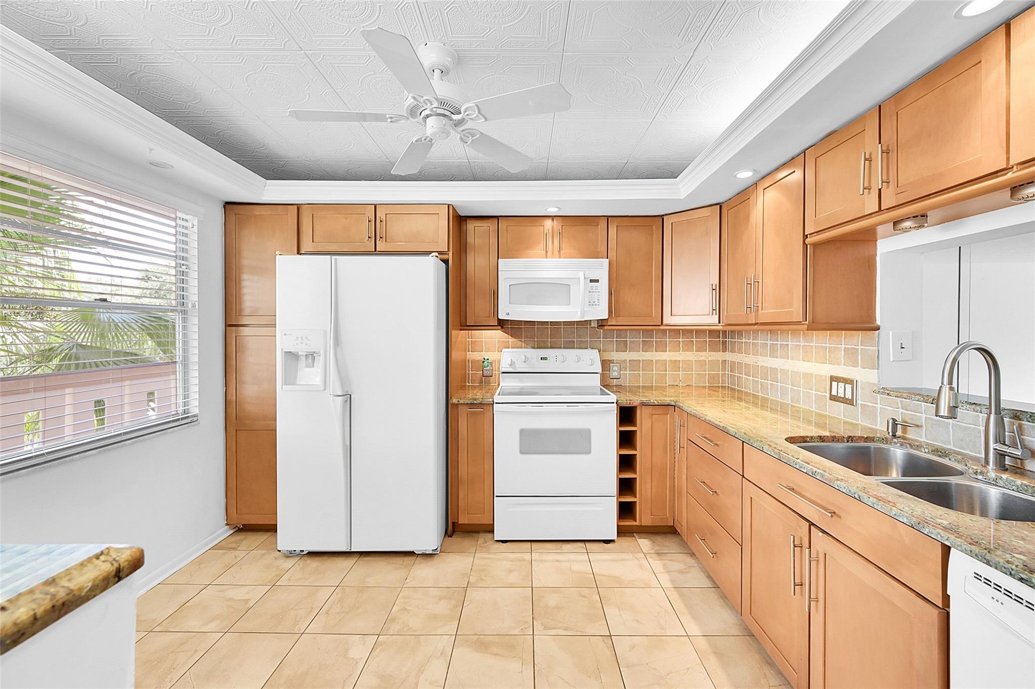 2401 Antigua Cir B3