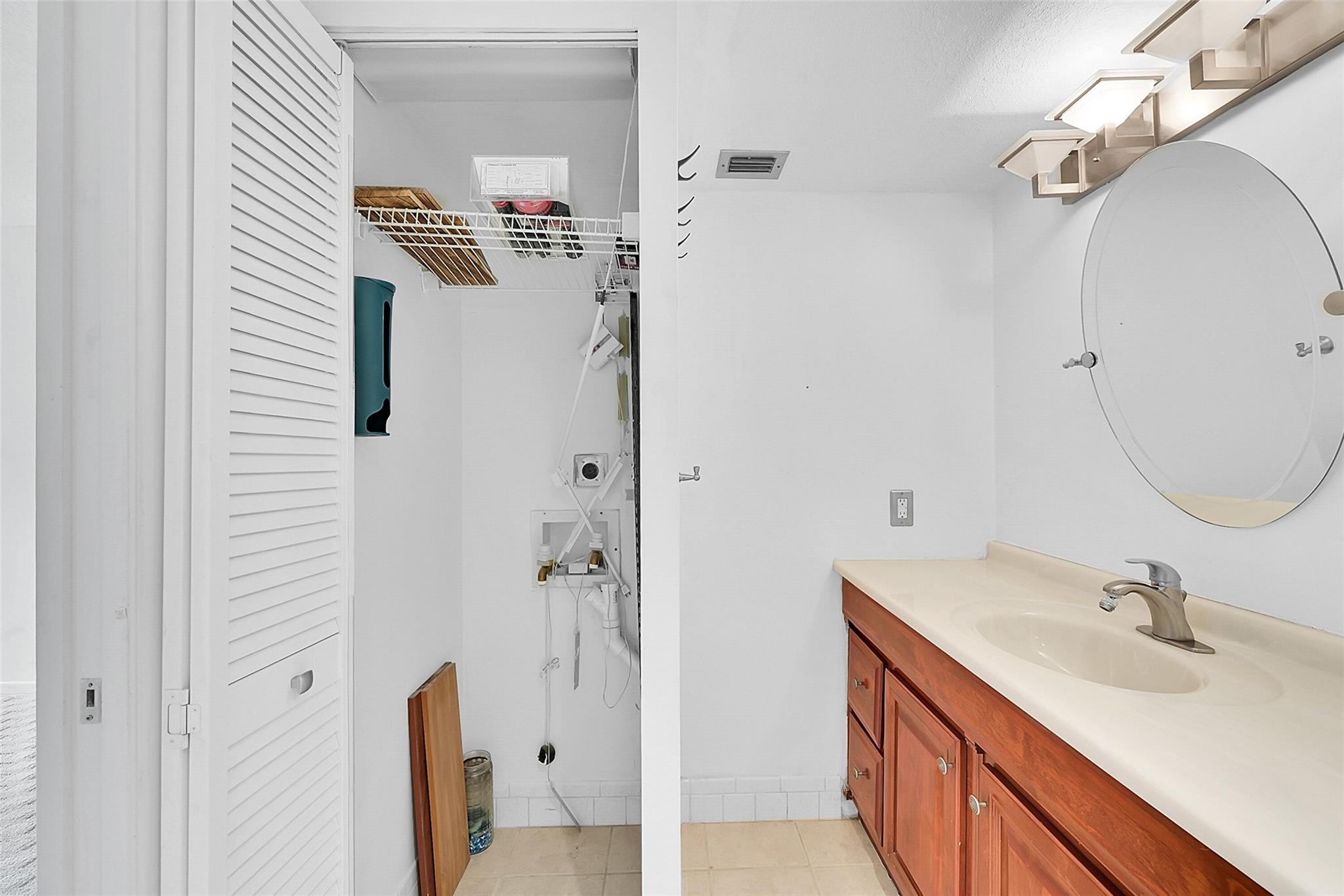 2401 Antigua Cir B3