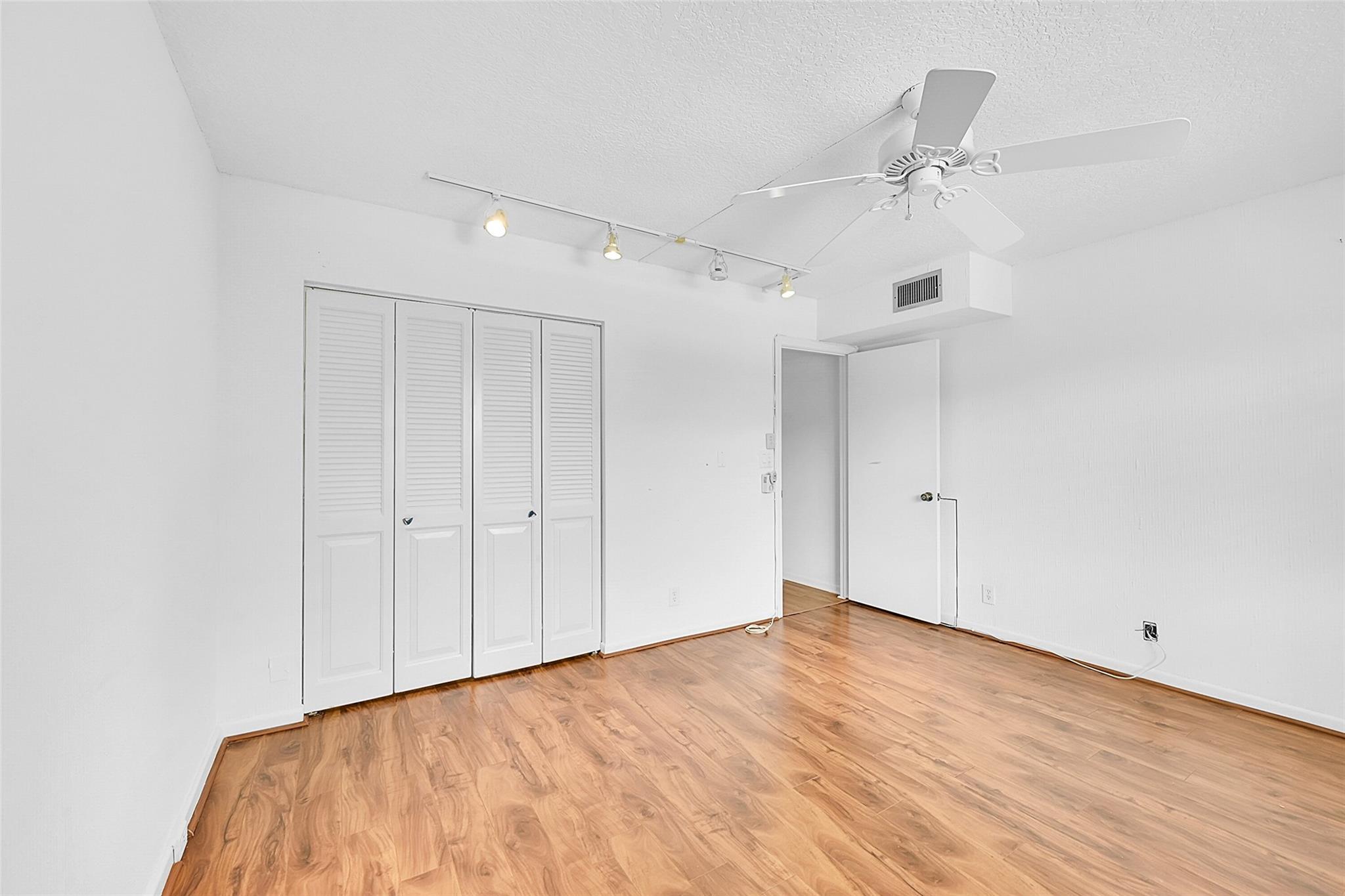 2401 Antigua Cir B3