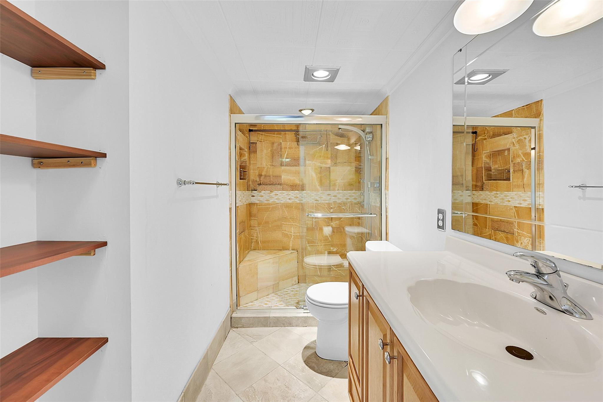 2401 Antigua Cir B3