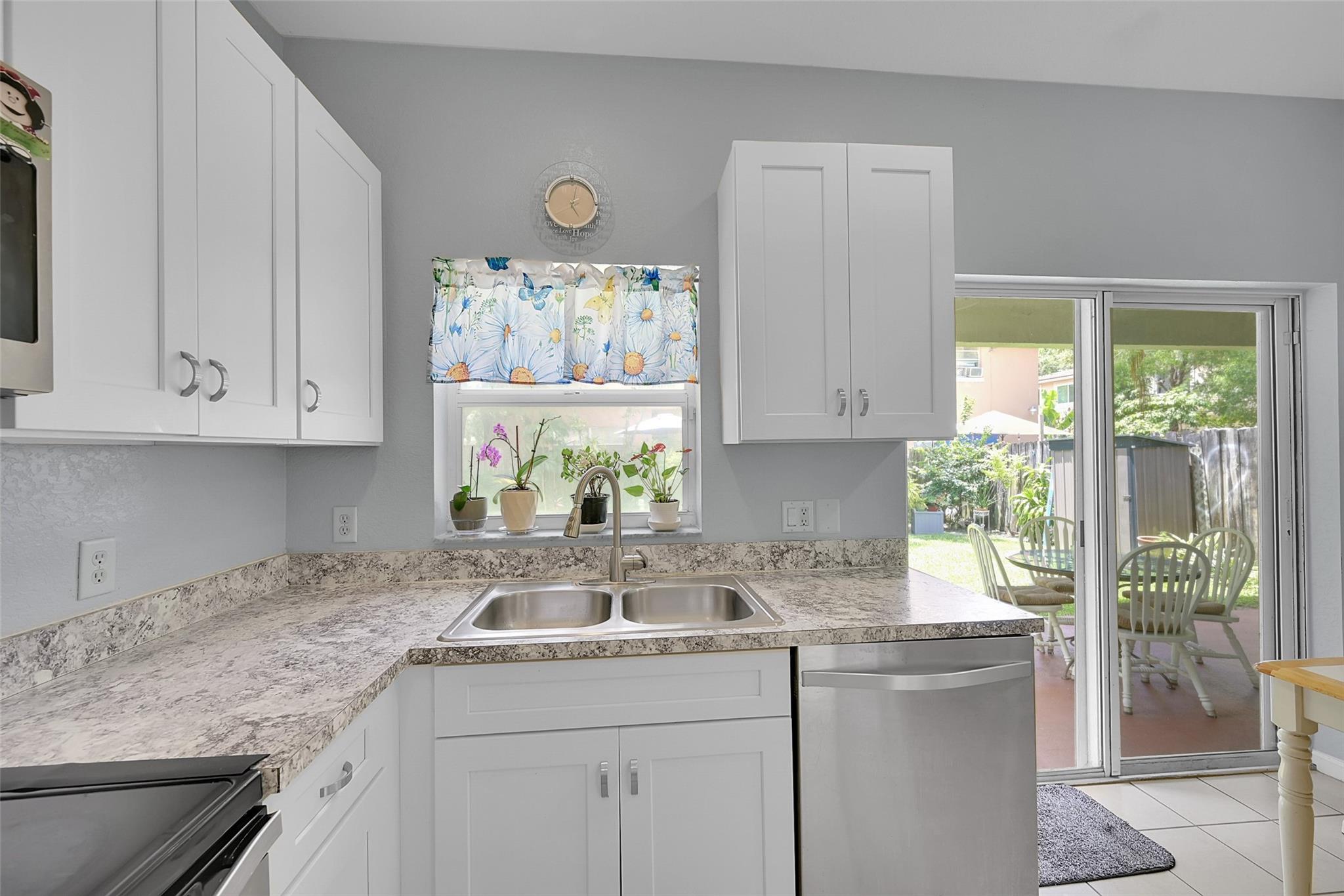 11480 NW 45th St 11480