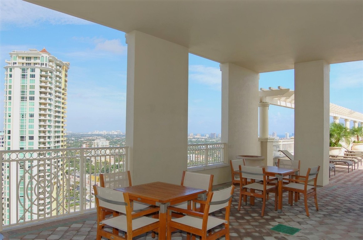 511 SE 5 Avenue 2002