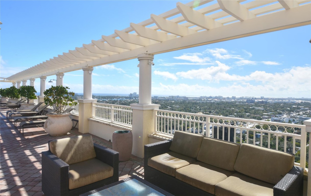 511 SE 5 Avenue 2002