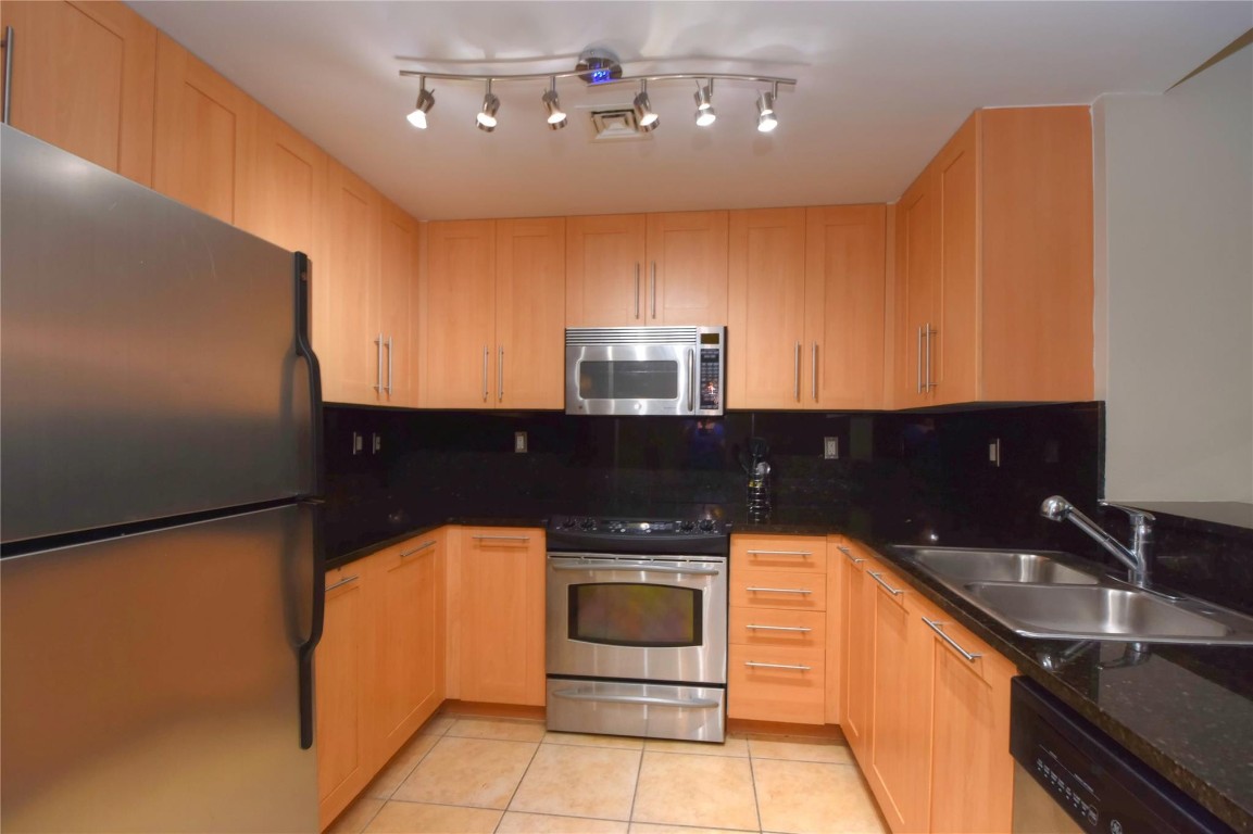 511 SE 5 Avenue 2002