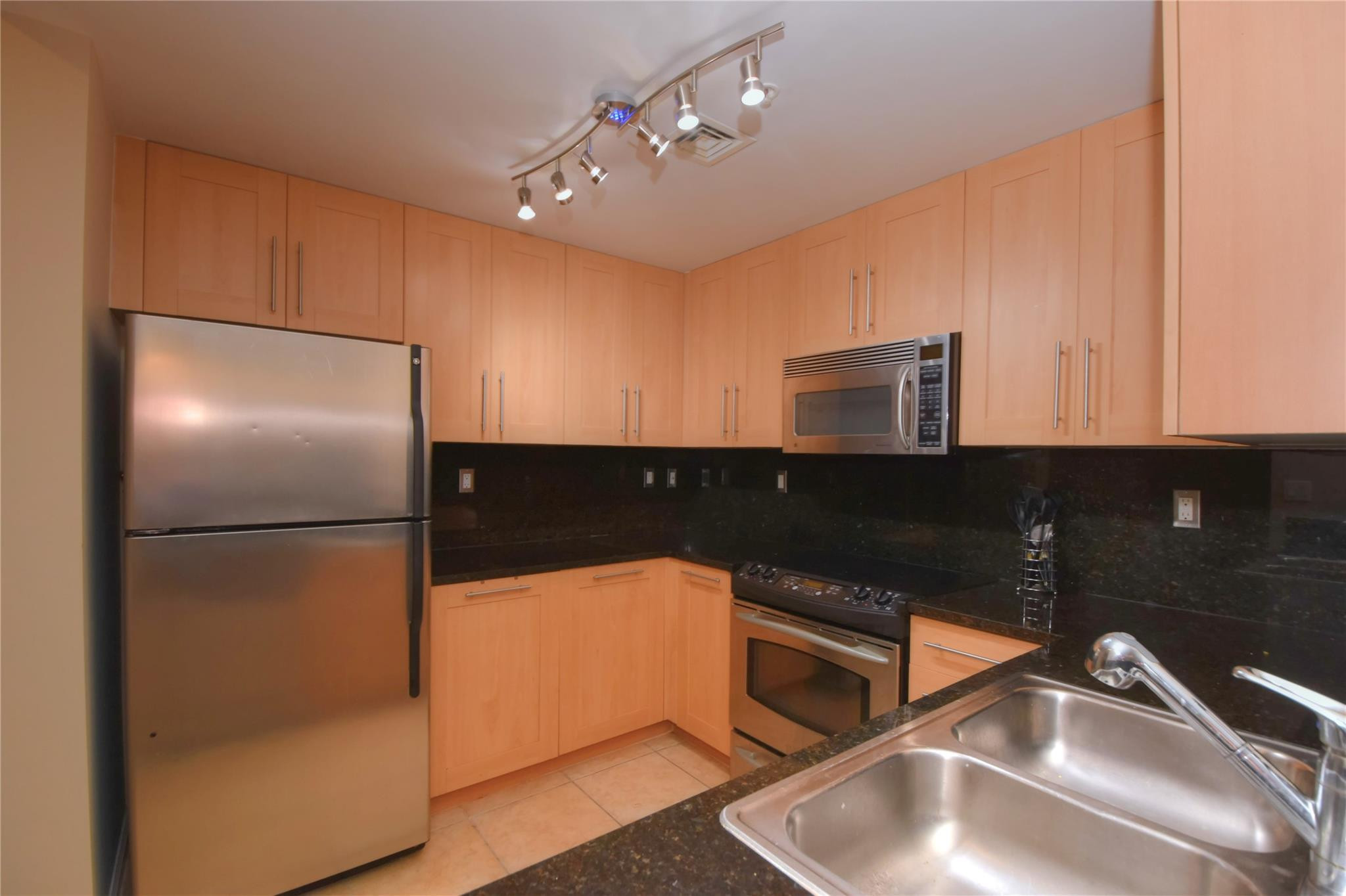 511 SE 5 Avenue 2002