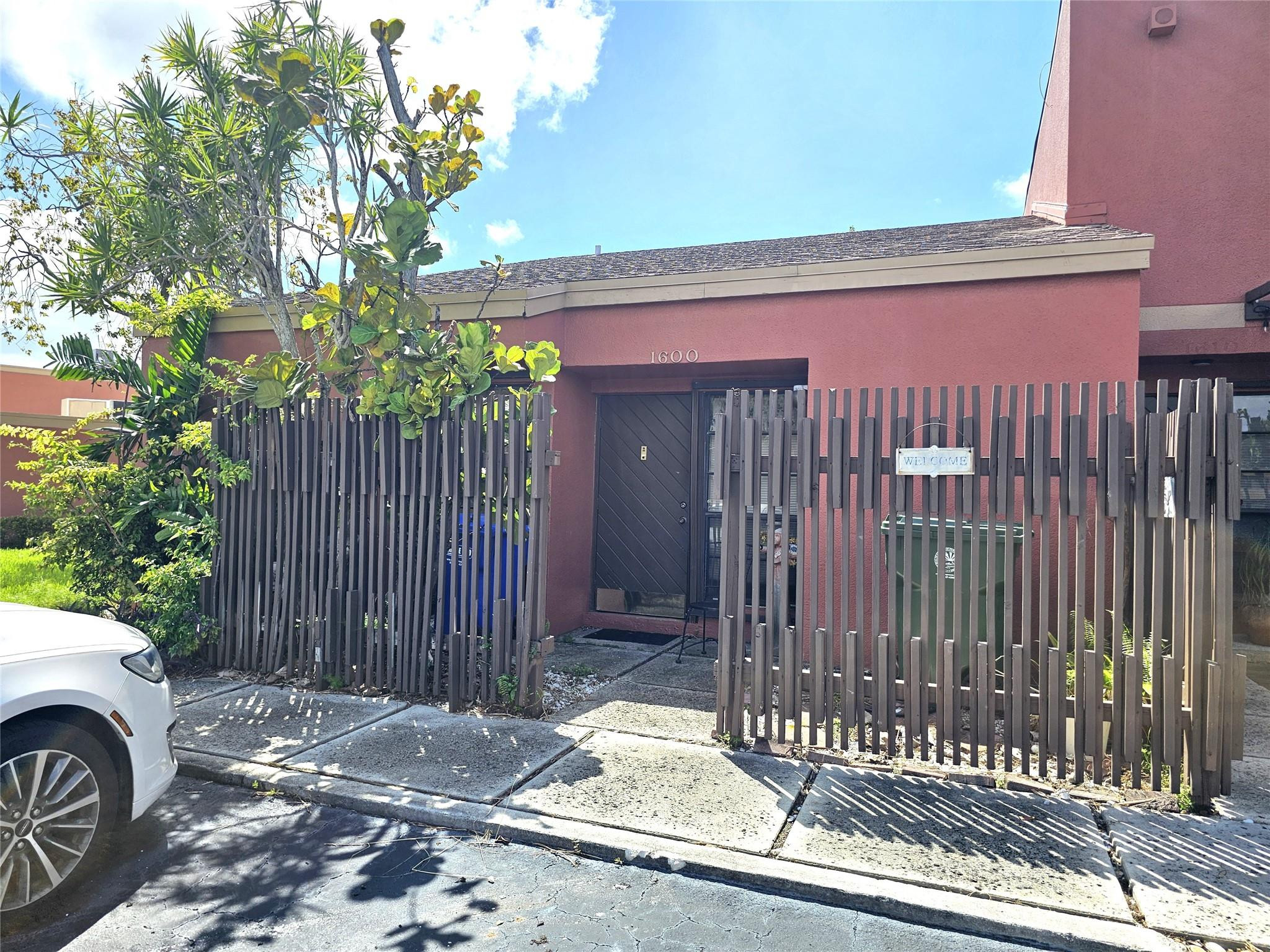 1600 Fairway Rd 1600