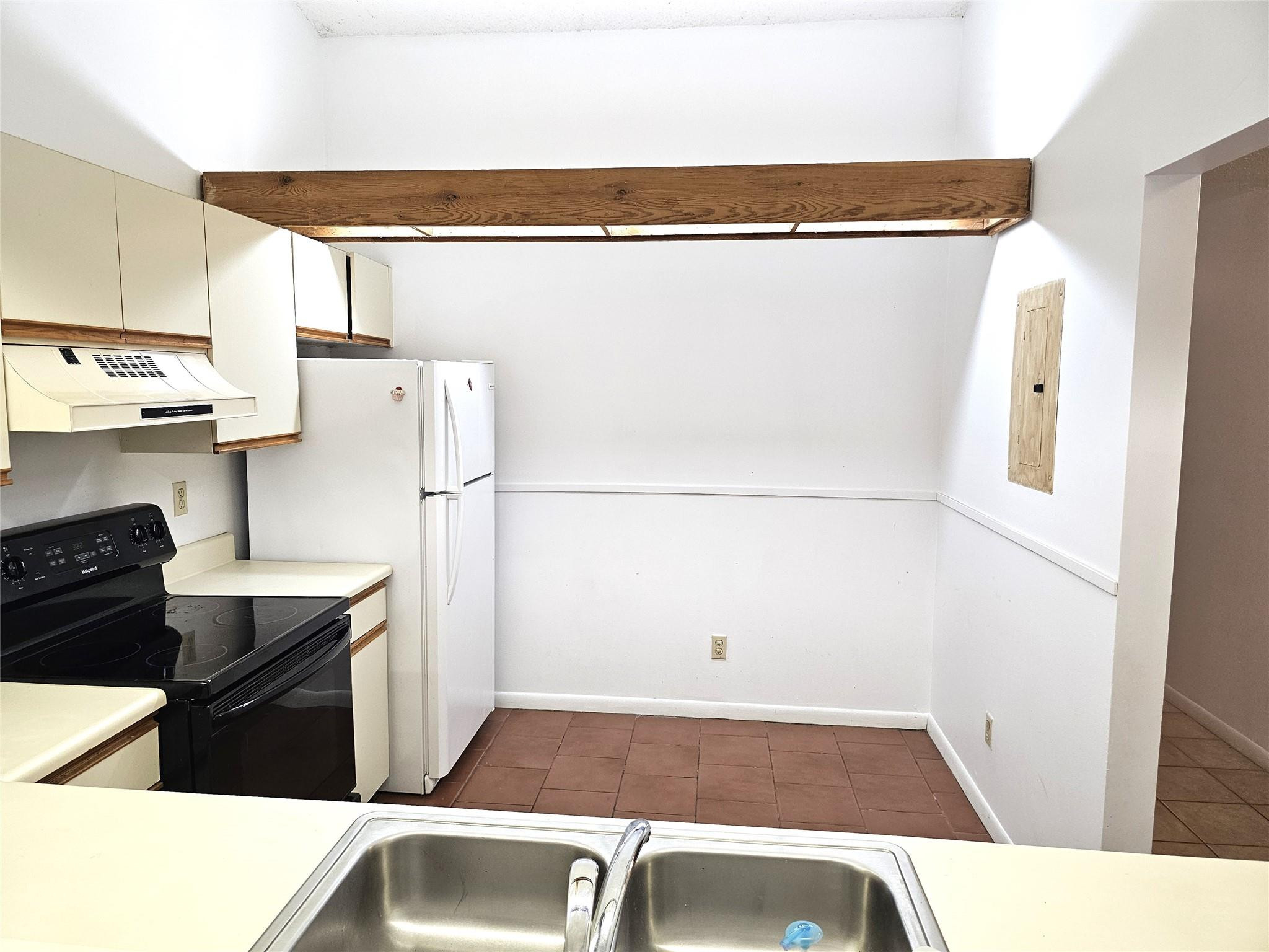 1600 Fairway Rd 1600