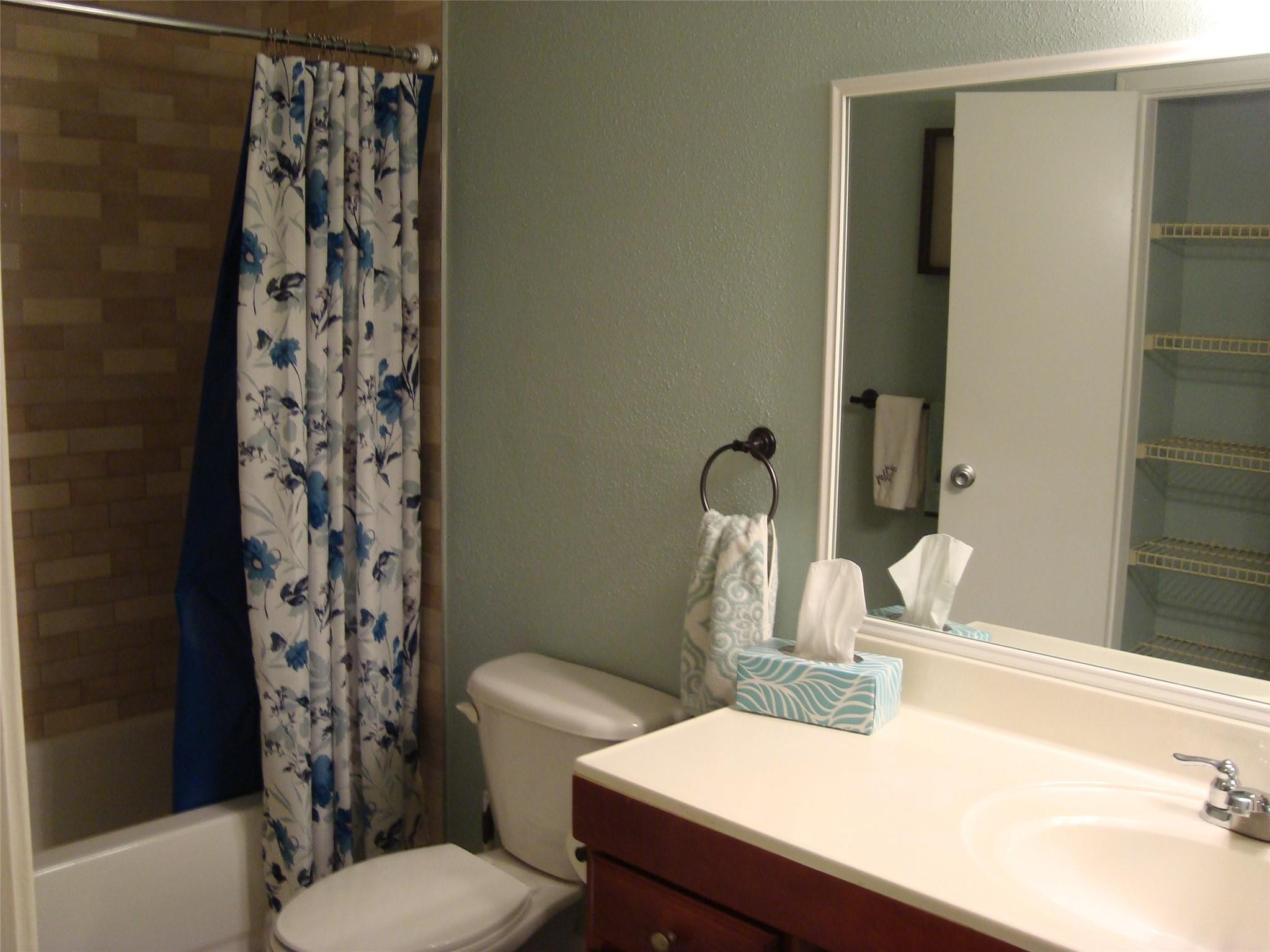 733 Riverside Dr 1232