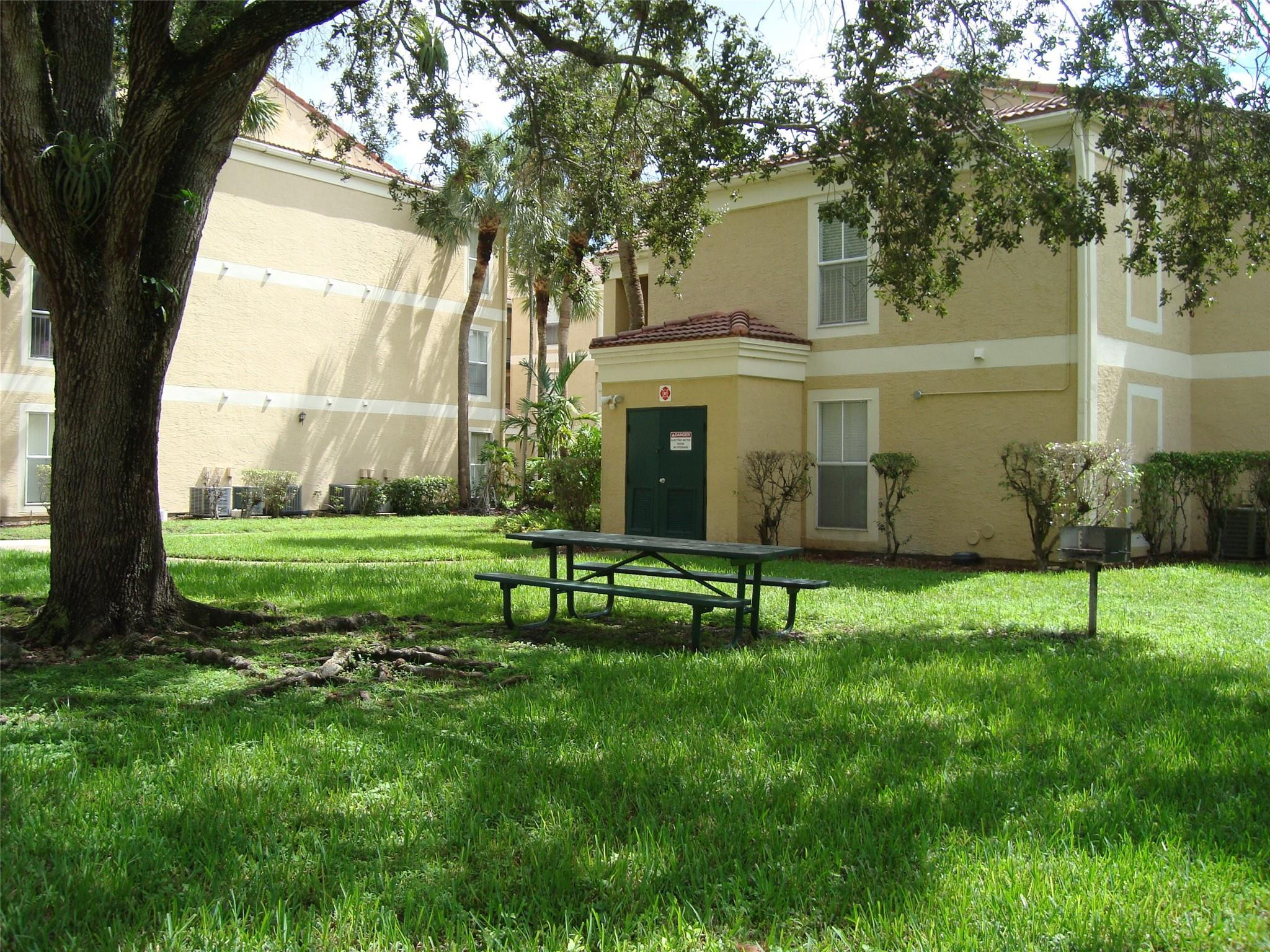 733 Riverside Dr 1232