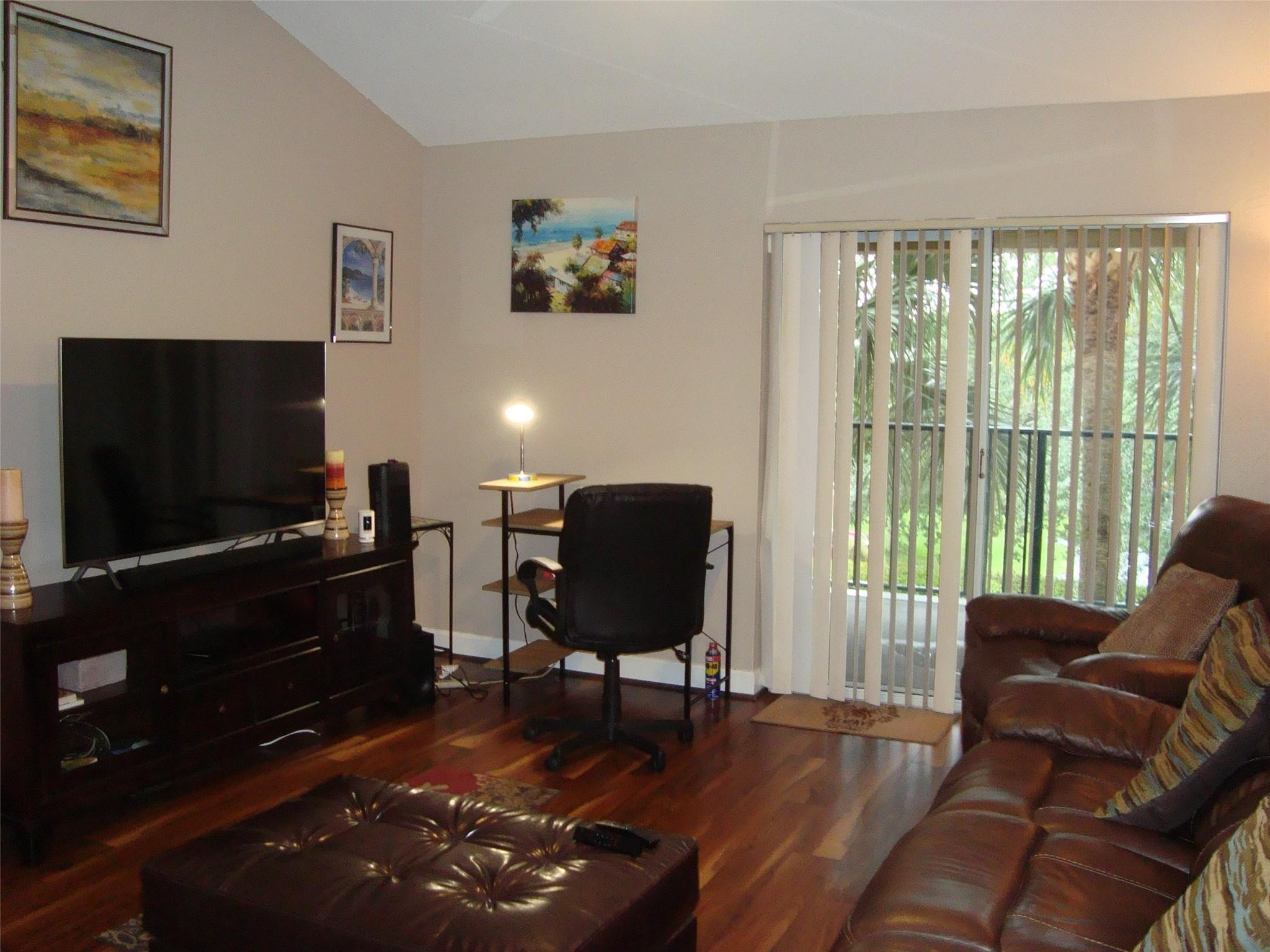 733 Riverside Dr 1232