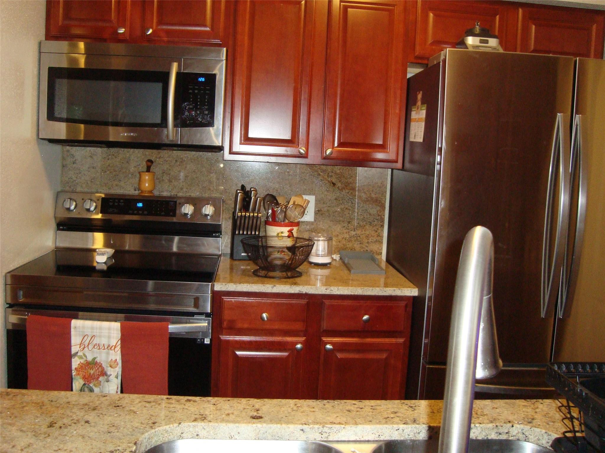 733 Riverside Dr 1232