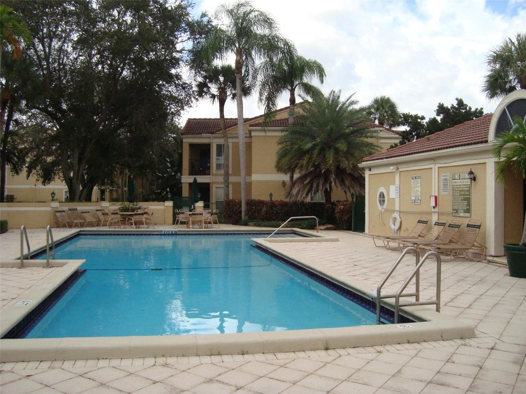 733 Riverside Dr 1232