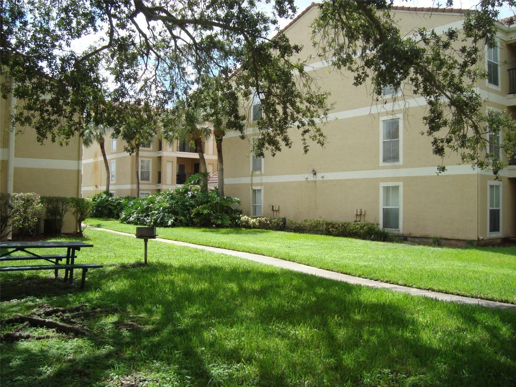 733 Riverside Dr 1232