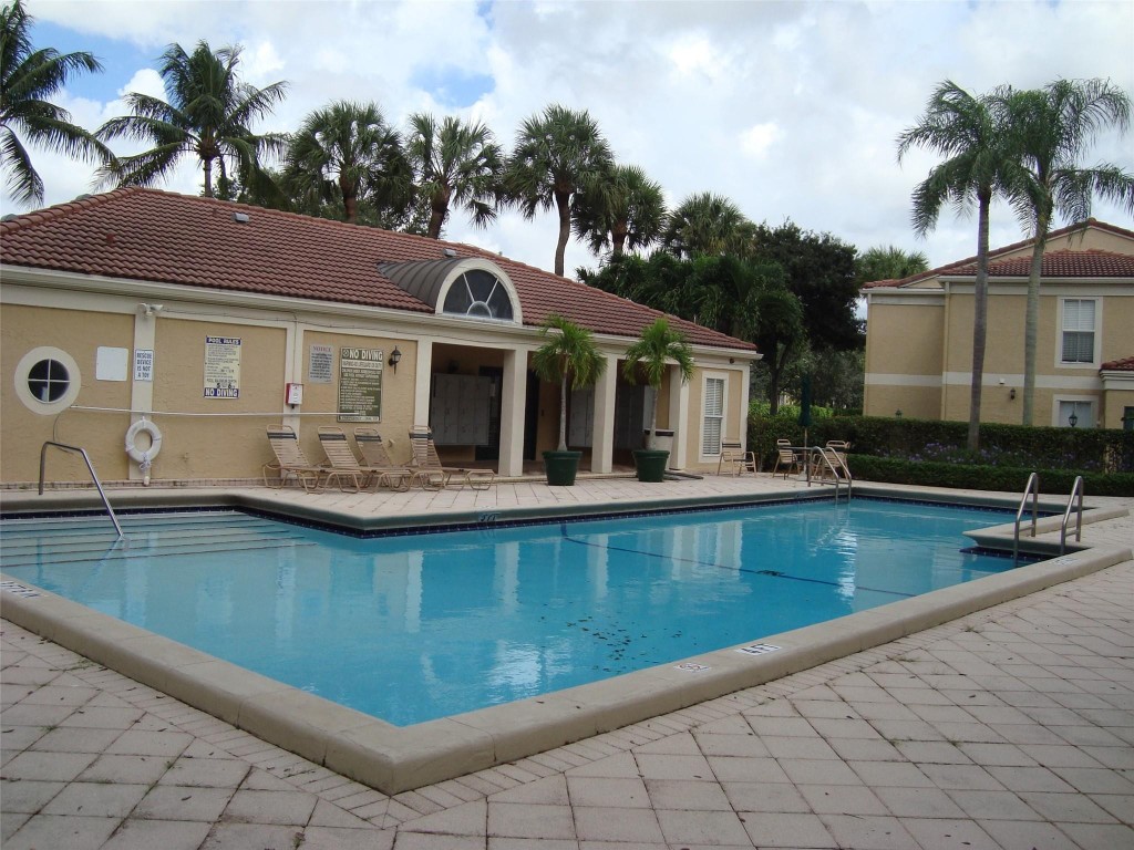 733 Riverside Dr 1232