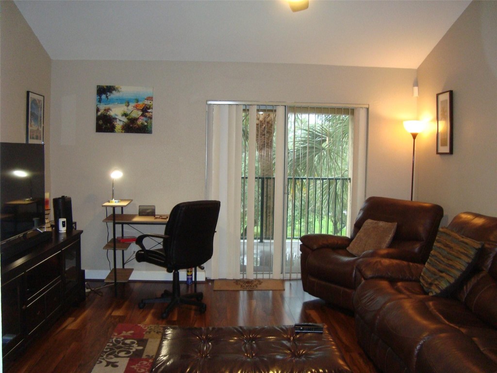 733 Riverside Dr 1232