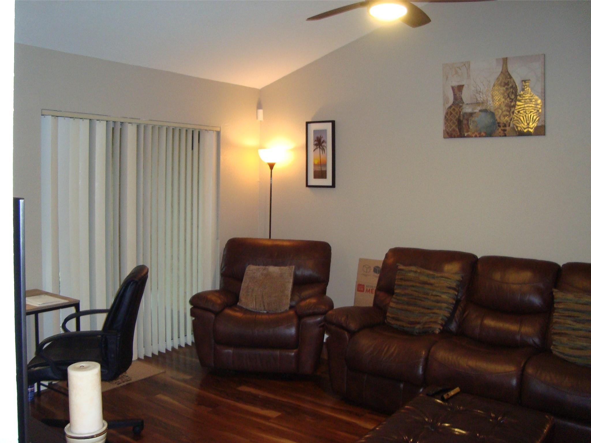 733 Riverside Dr 1232