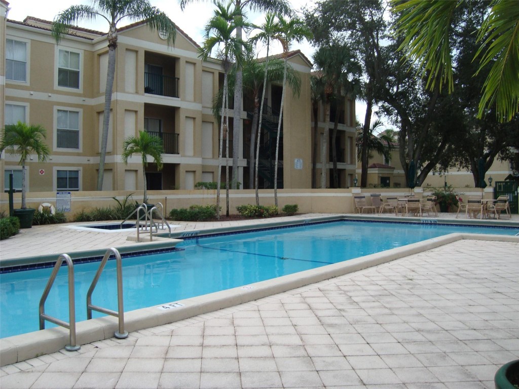 733 Riverside Dr 1232