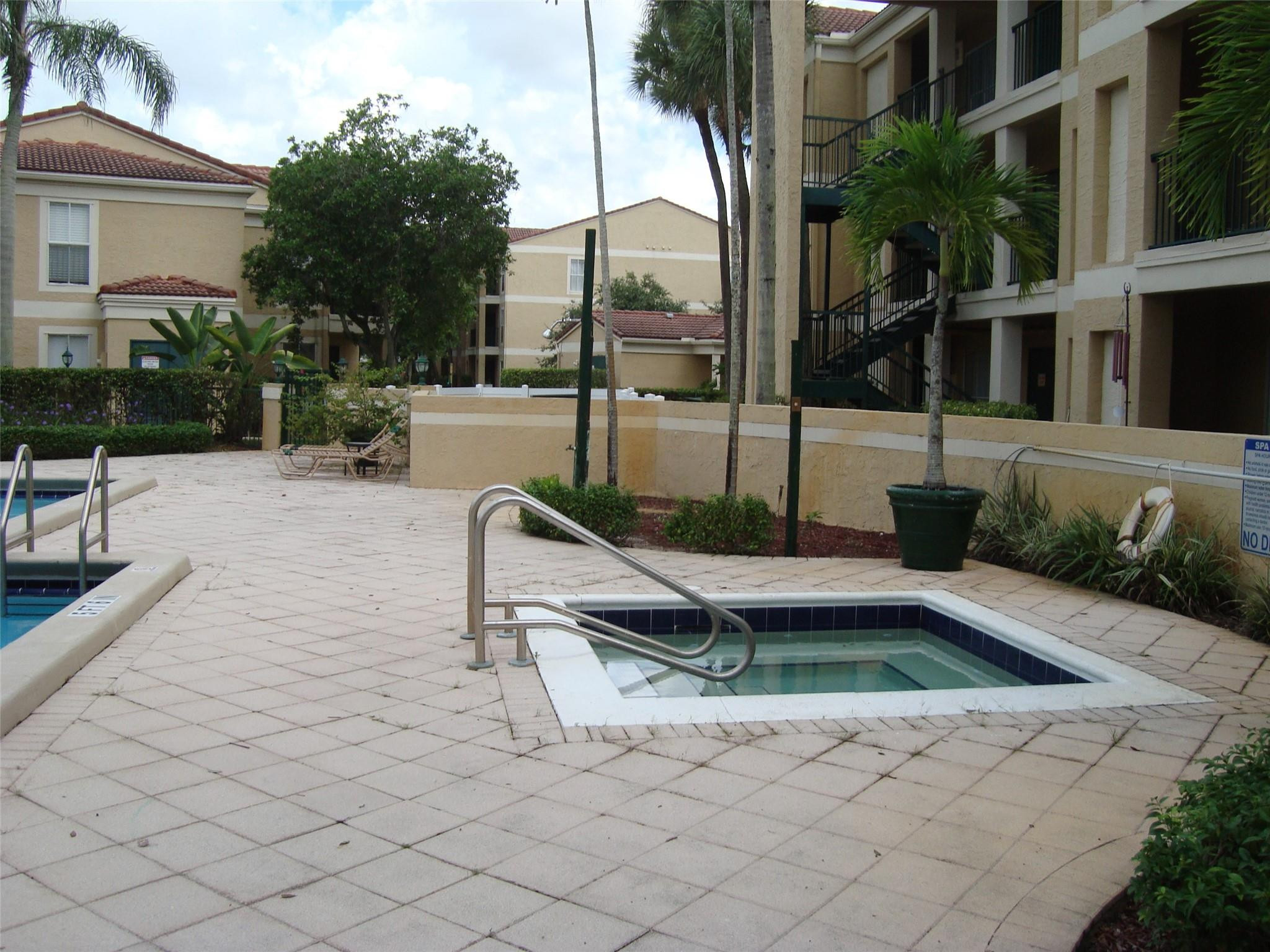 733 Riverside Dr 1232