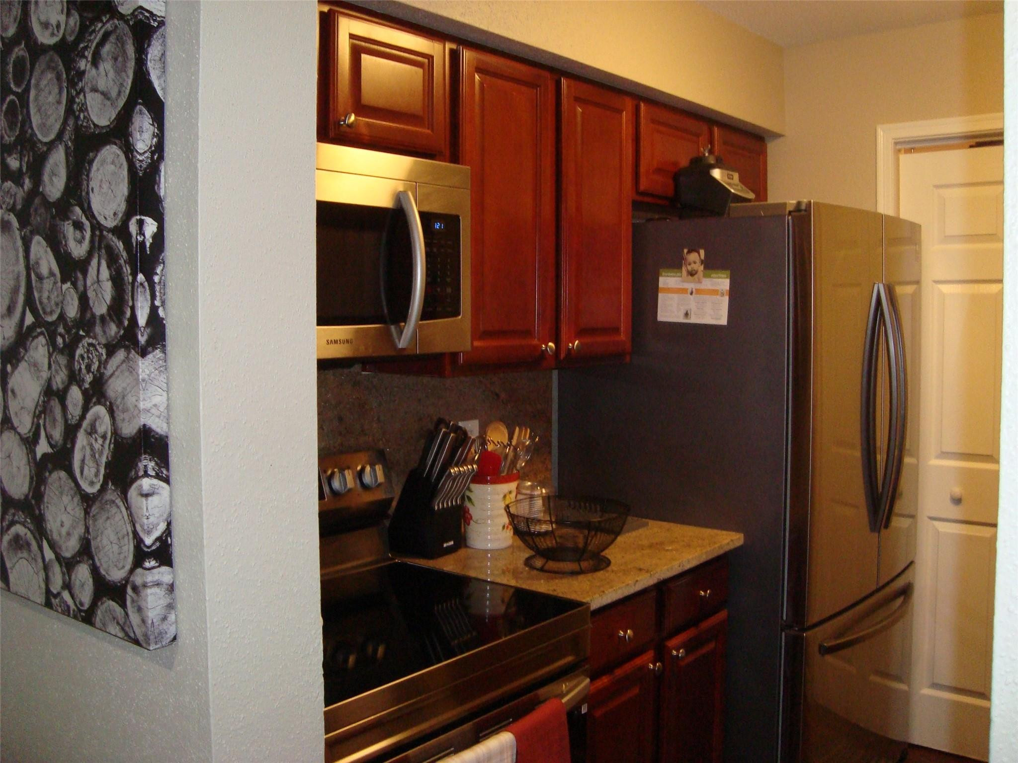 733 Riverside Dr 1232