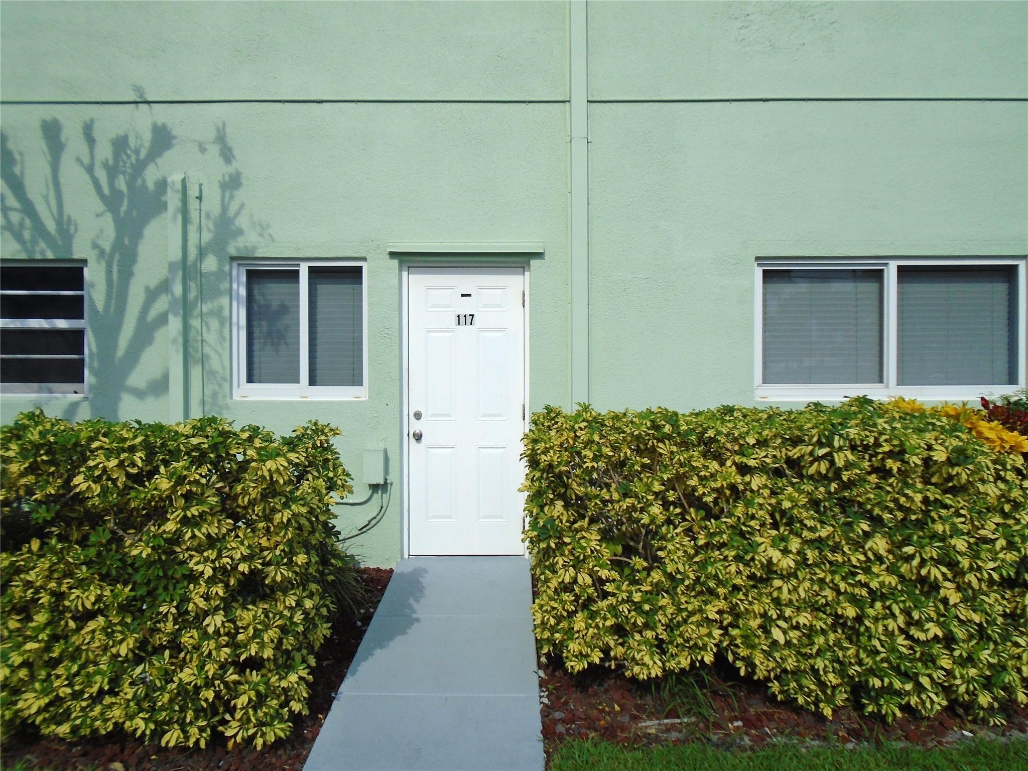 2100 NE 38th St 117