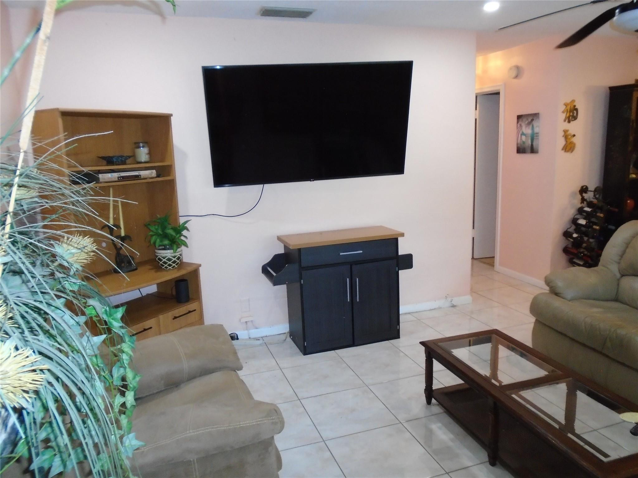 2100 NE 38th St 117