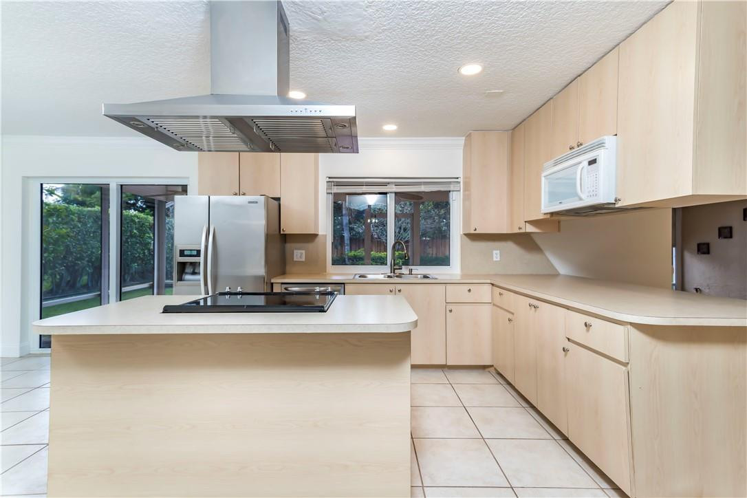 10300 NW 17th St