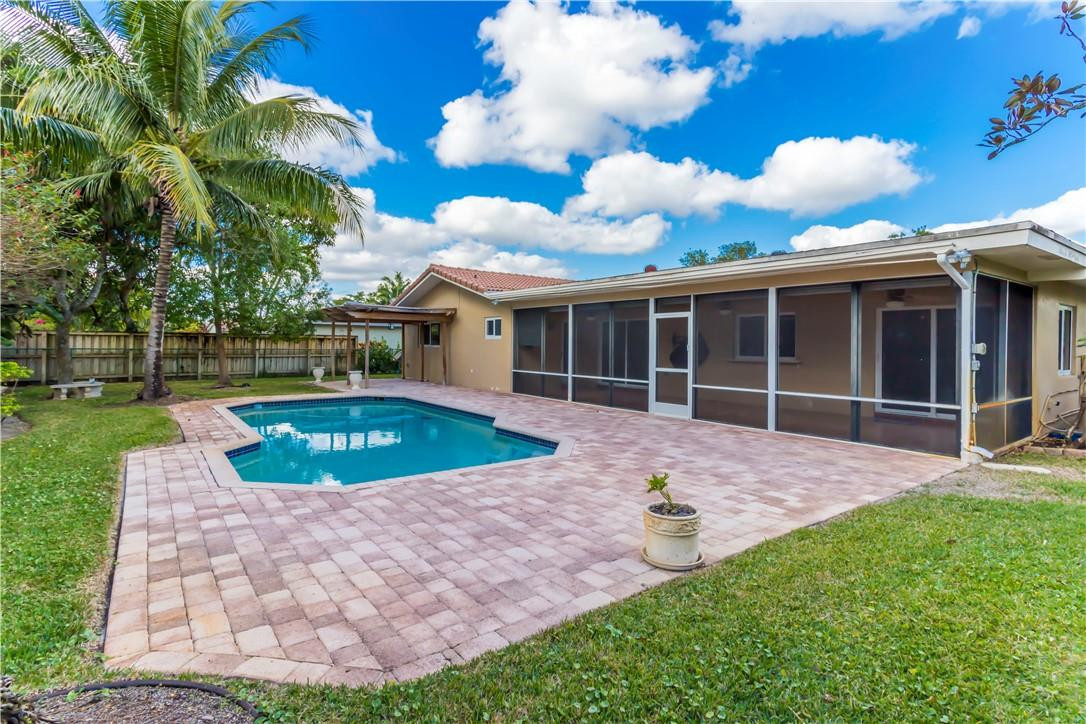 10300 NW 17th St