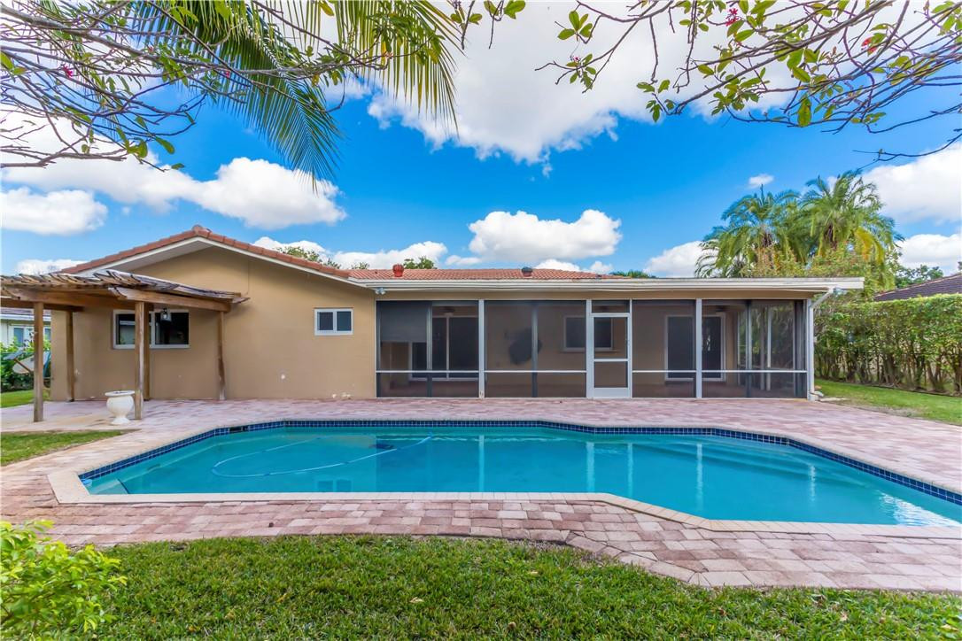 10300 NW 17th St