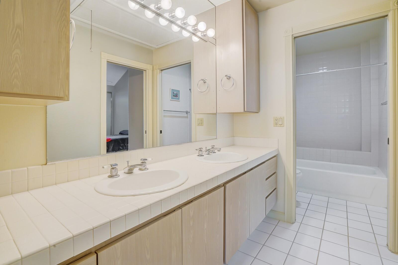 502 Andover Ct
