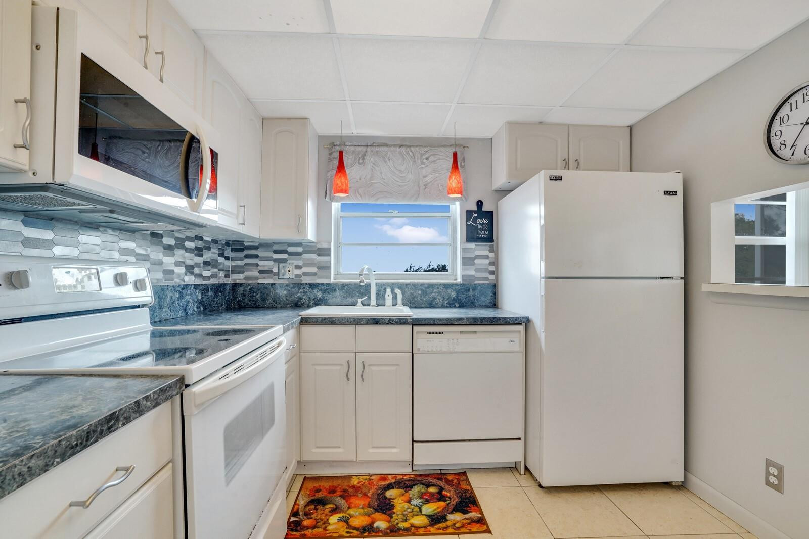 3048 E Sunrise Lakes Dr 418