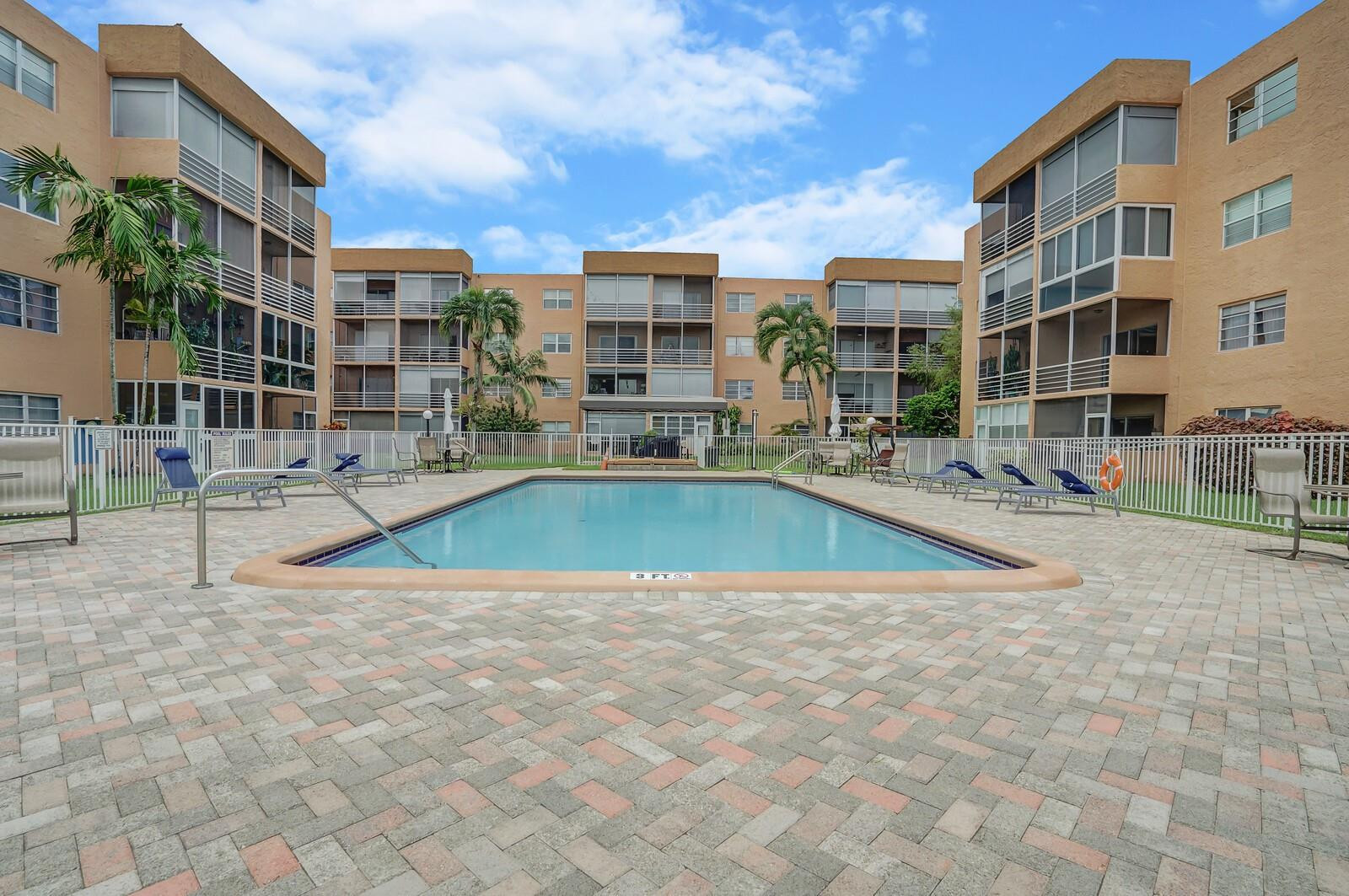 3048 E Sunrise Lakes Dr 418