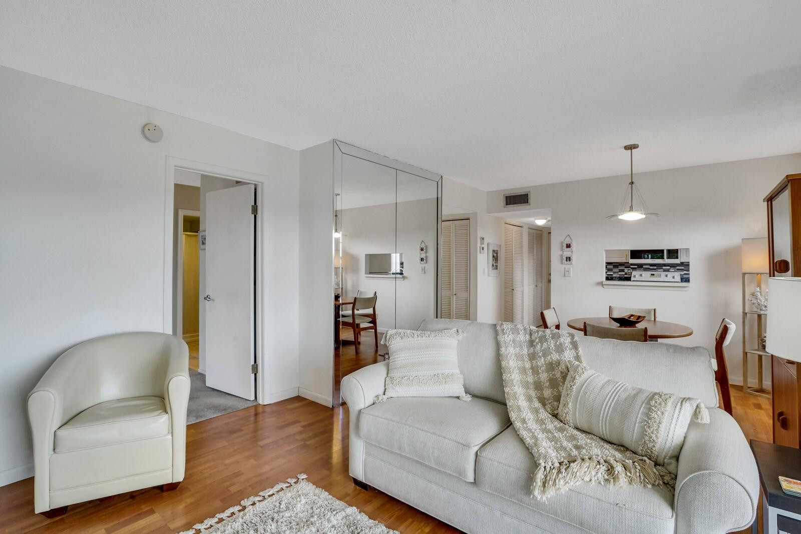 3048 E Sunrise Lakes Dr 418