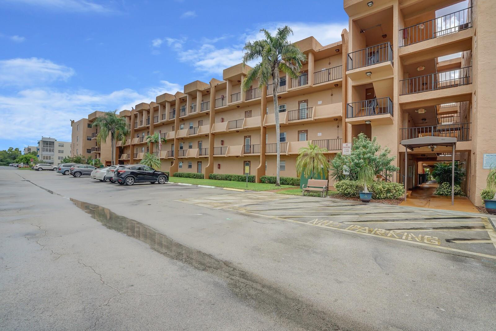 3048 E Sunrise Lakes Dr 418