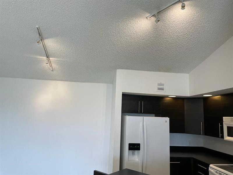 3380 Pinewalk Dr N 1135