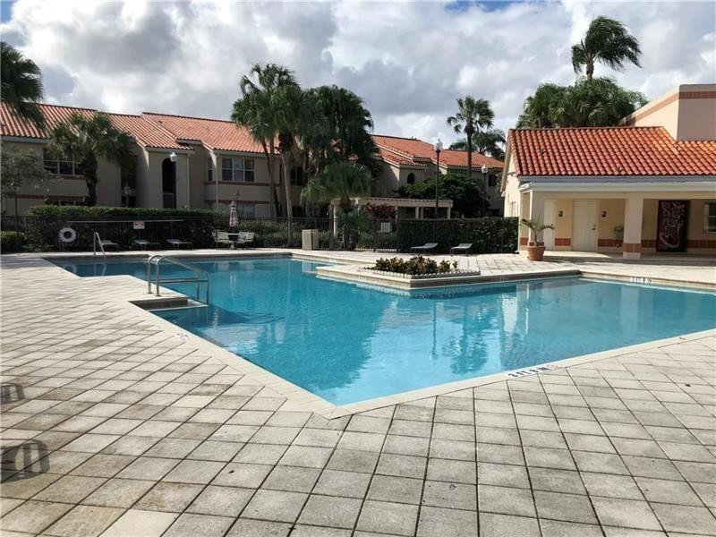 3380 Pinewalk Dr N 1135