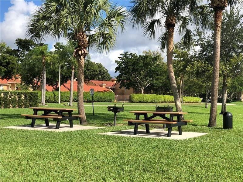 3380 Pinewalk Dr N 1135