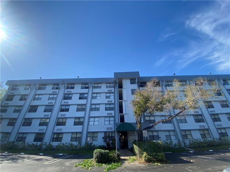 2501 Riverside Dr 512