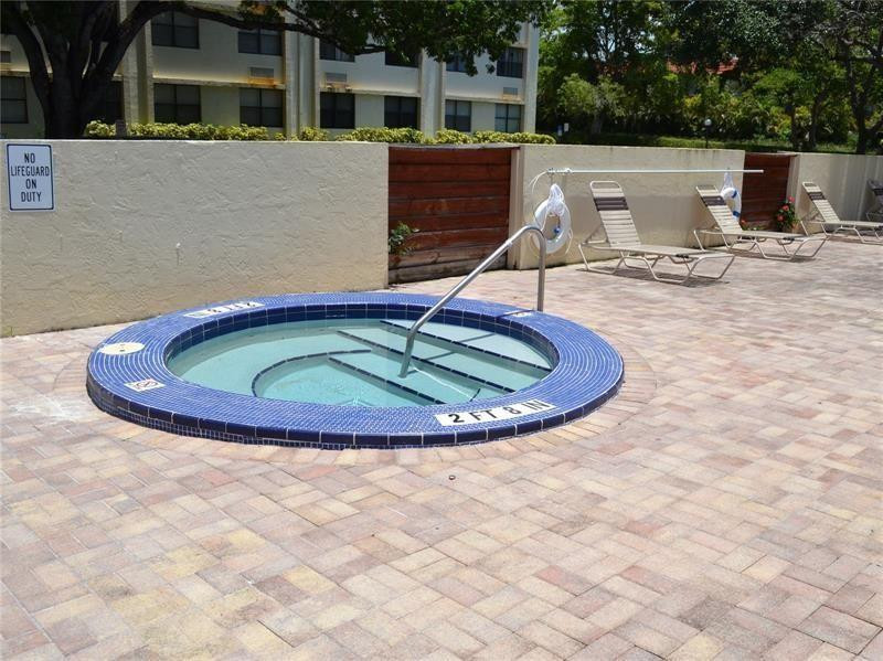 2501 Riverside Dr 512