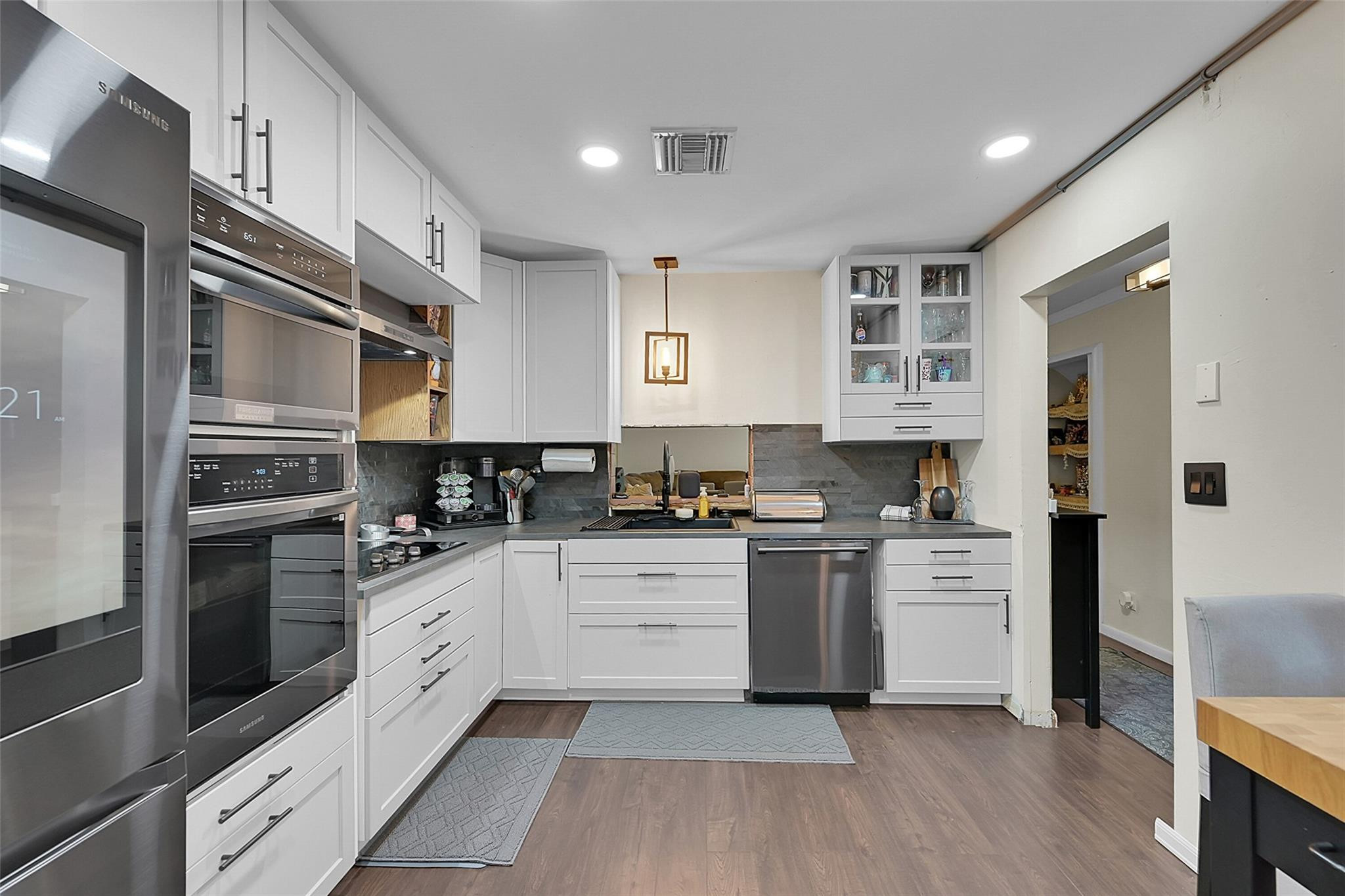 1301 Hampton Blvd 1301