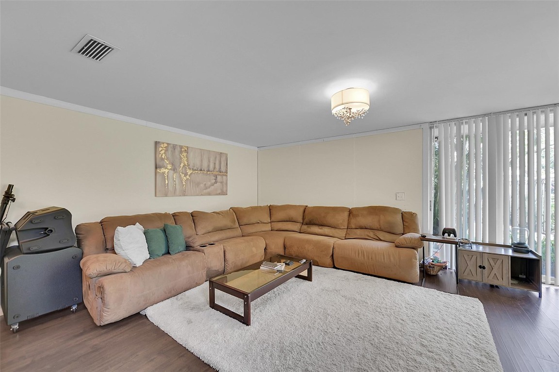 1301 Hampton Blvd 1301