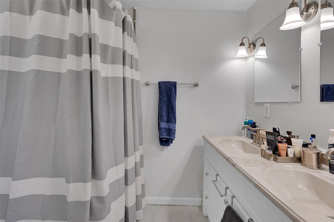 1301 Hampton Blvd 1301