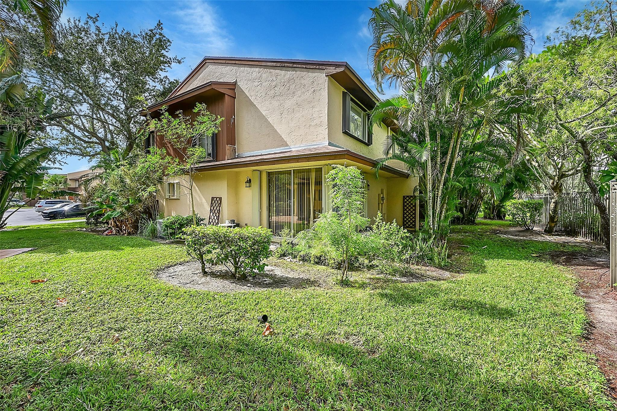 1301 Hampton Blvd 1301