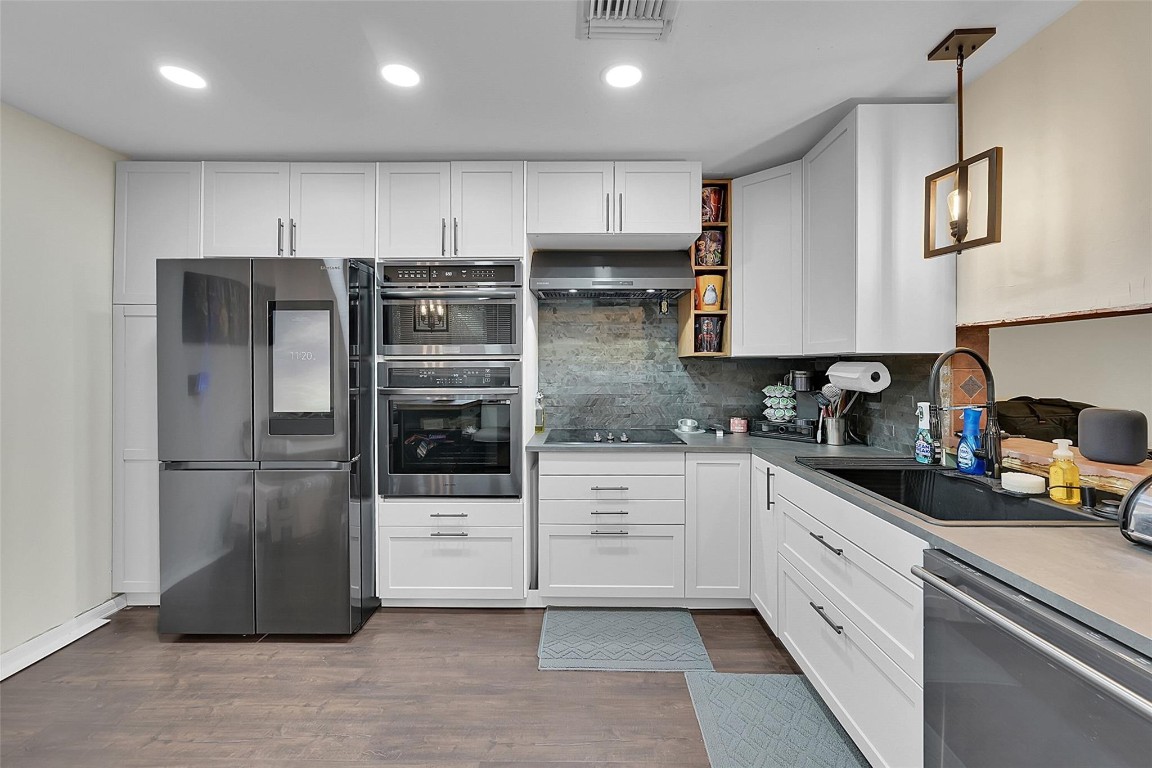 1301 Hampton Blvd 1301