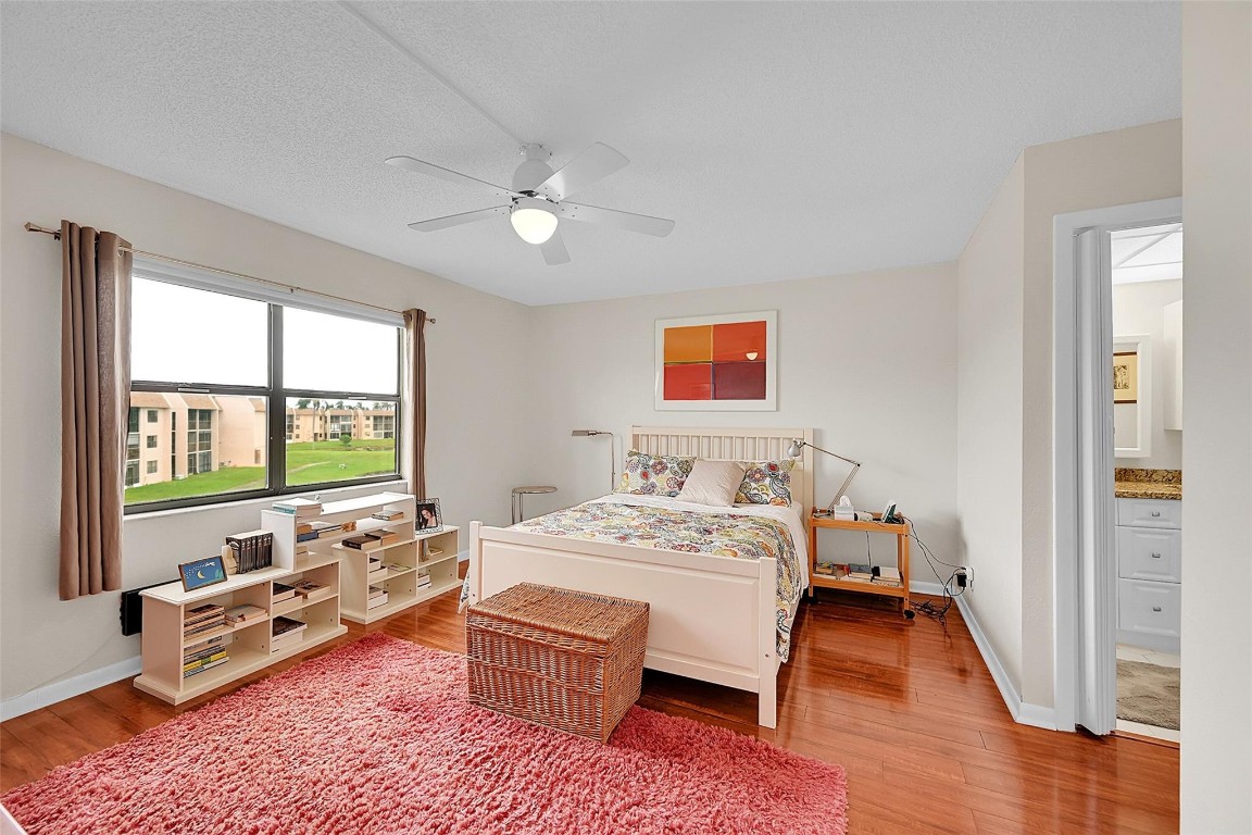 10145 Lakes Blvd 301