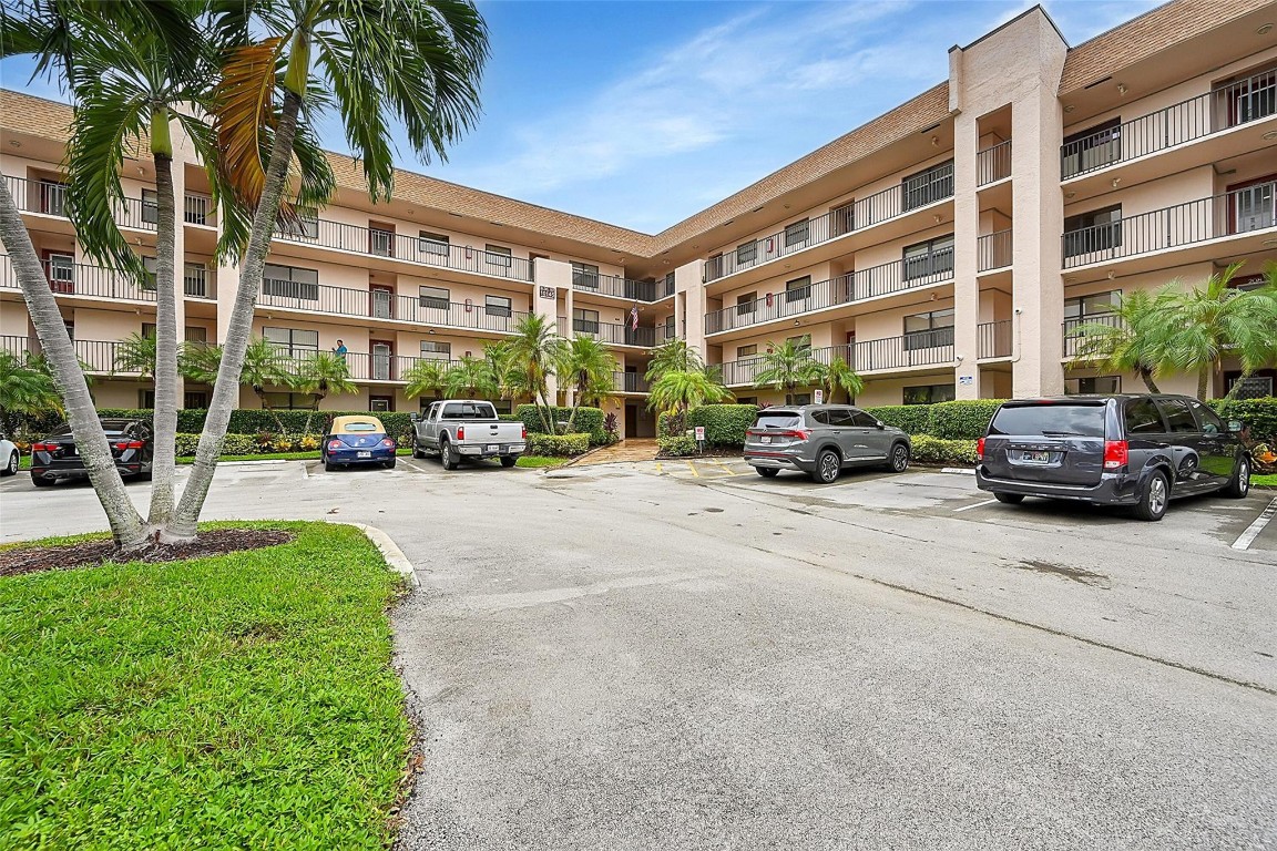 10145 Lakes Blvd 301