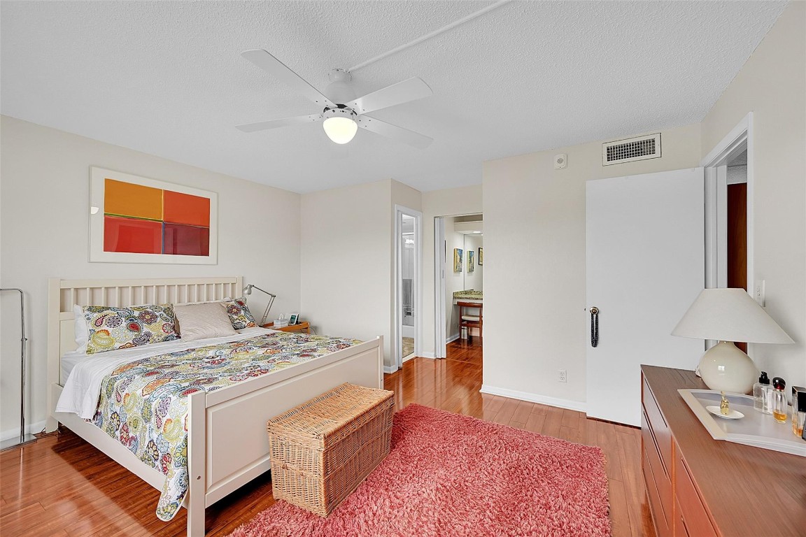 10145 Lakes Blvd 301