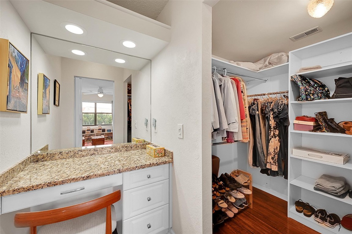 10145 Lakes Blvd 301